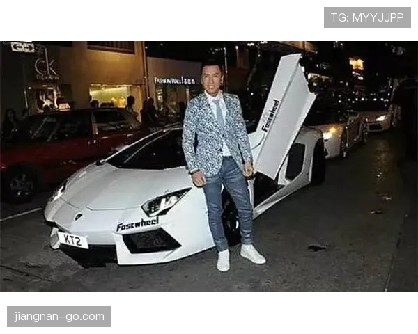 颜骏凌买了豪车却天天被队友笑，不知这“生活秀”有多魔幻